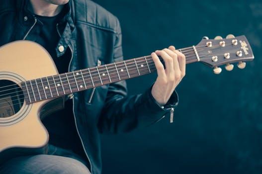 Gitaros internetu. Ką pataria patyrę muzikantai?